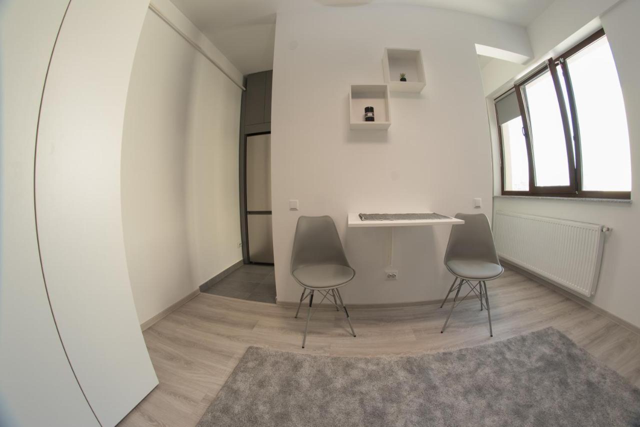The Chic Minimalist - Apartment Iasi Luaran gambar